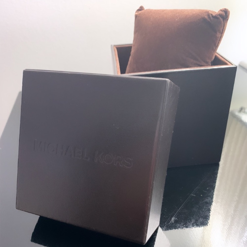 MICHAEL KORS Authentic Watch Box and Pillow